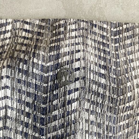 Lululemon Leggings Womens 4 Gray Pattern Capri Low Rise Gym yoga running stretch - Picture 4 of 6